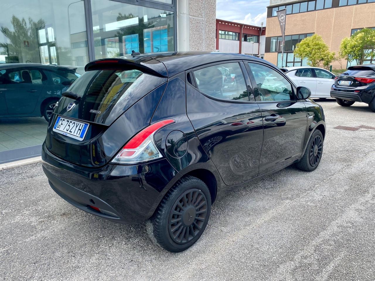 Lancia Ypsilon 1.0 FireFly Hybrid - 2021