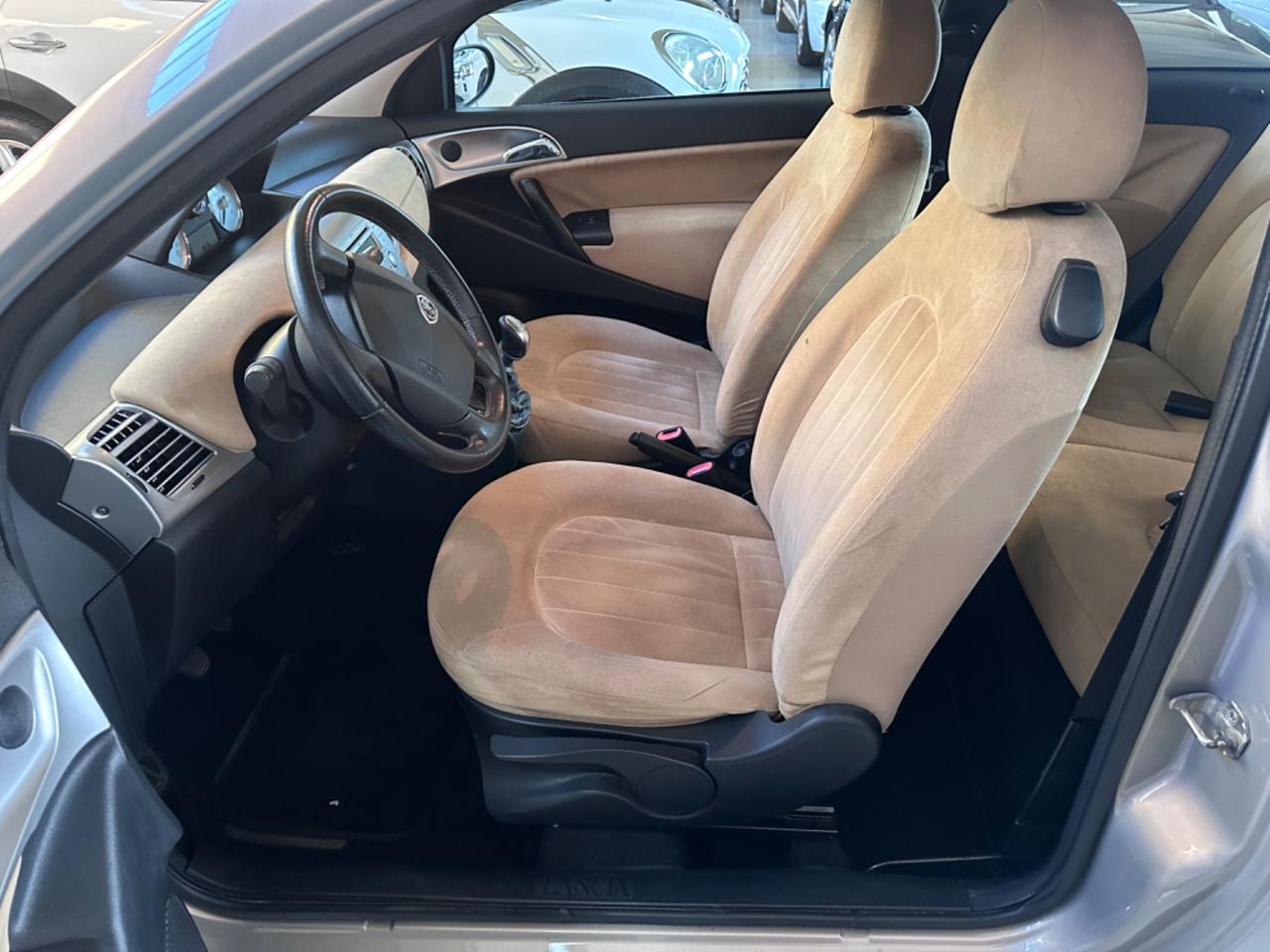 Lancia Ypsilon 1.4 Oro