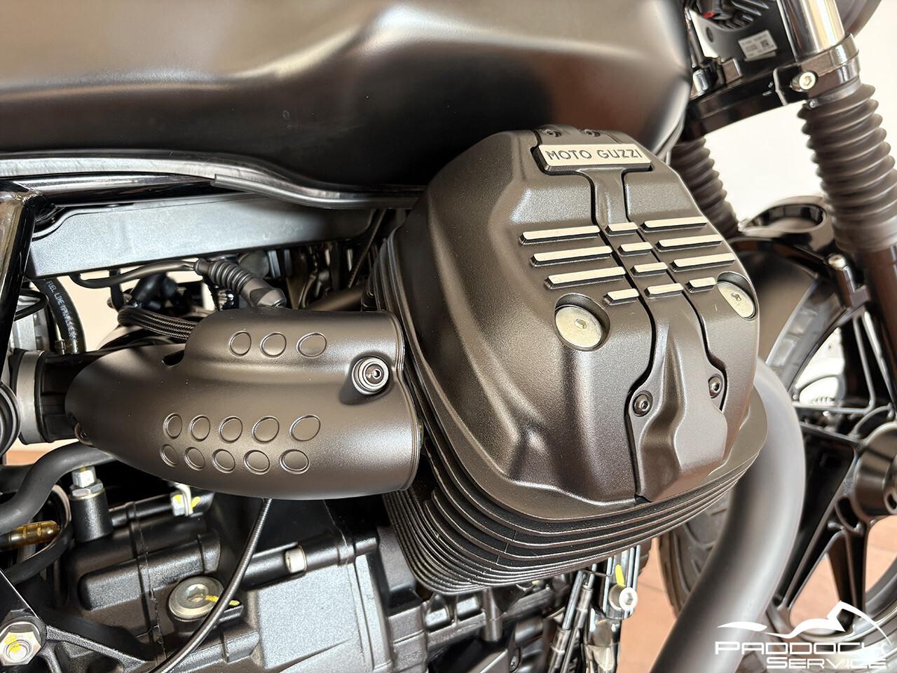 Moto Guzzi V7 IV Stone 2021 SOLO 7.818 km DA 107 EURO/MESE
