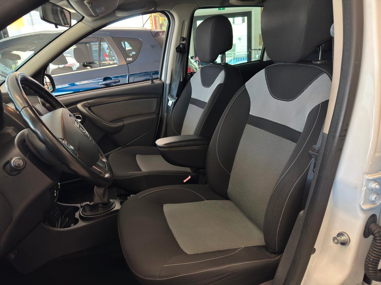 DACIA DUSTER 1.5cc 110CV 4x2 GANCIO TRAINO