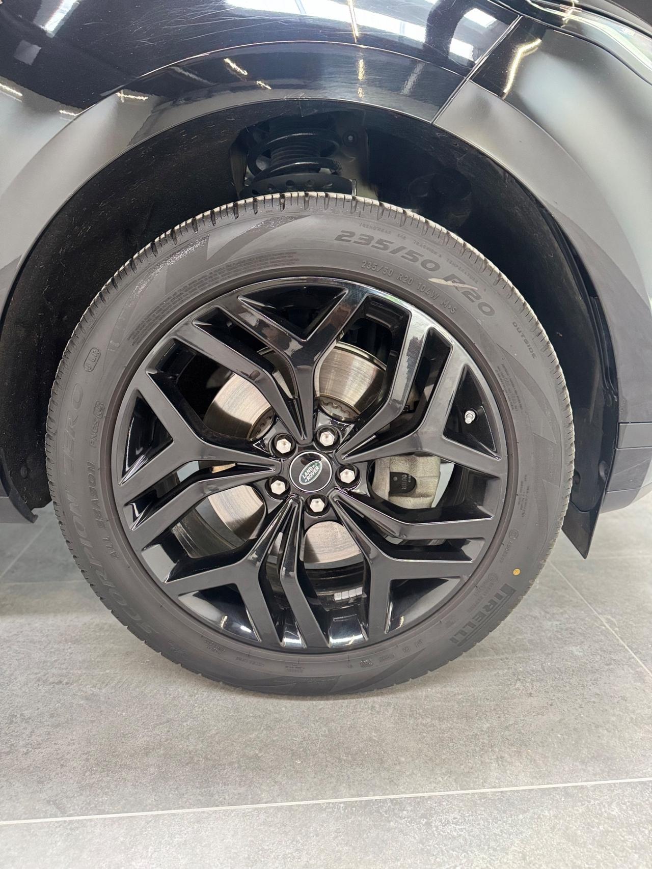 RANGE ROVER EVOQUE AUTOCARRO IBRIDA TOTAL BLACK