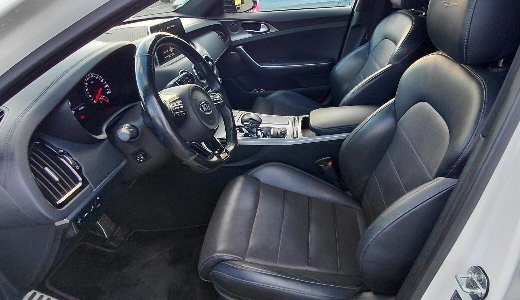 Kia Stinger 3.3 T-GDI AWD AT8 GT