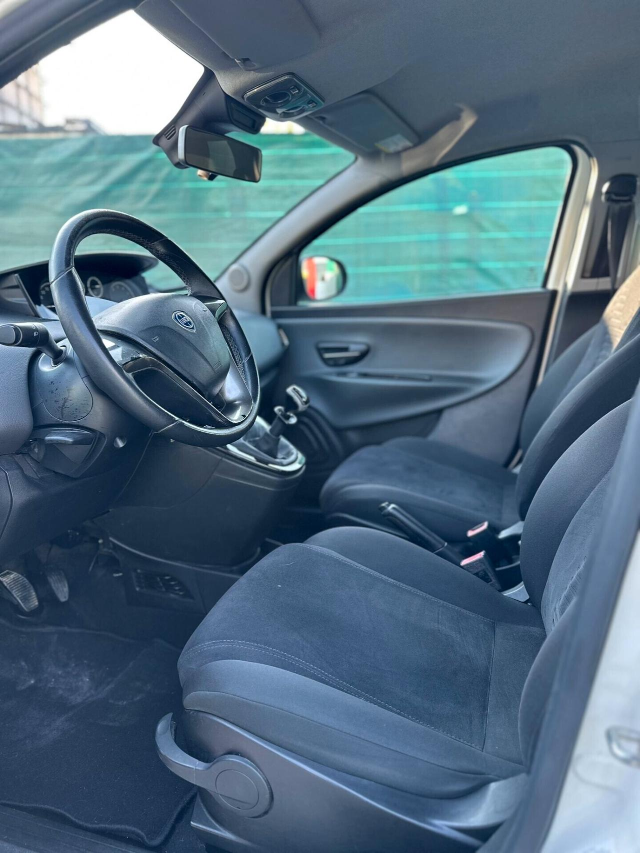 Lancia Ypsilon 1.2 69 CV GPL Ecochic Gold!!