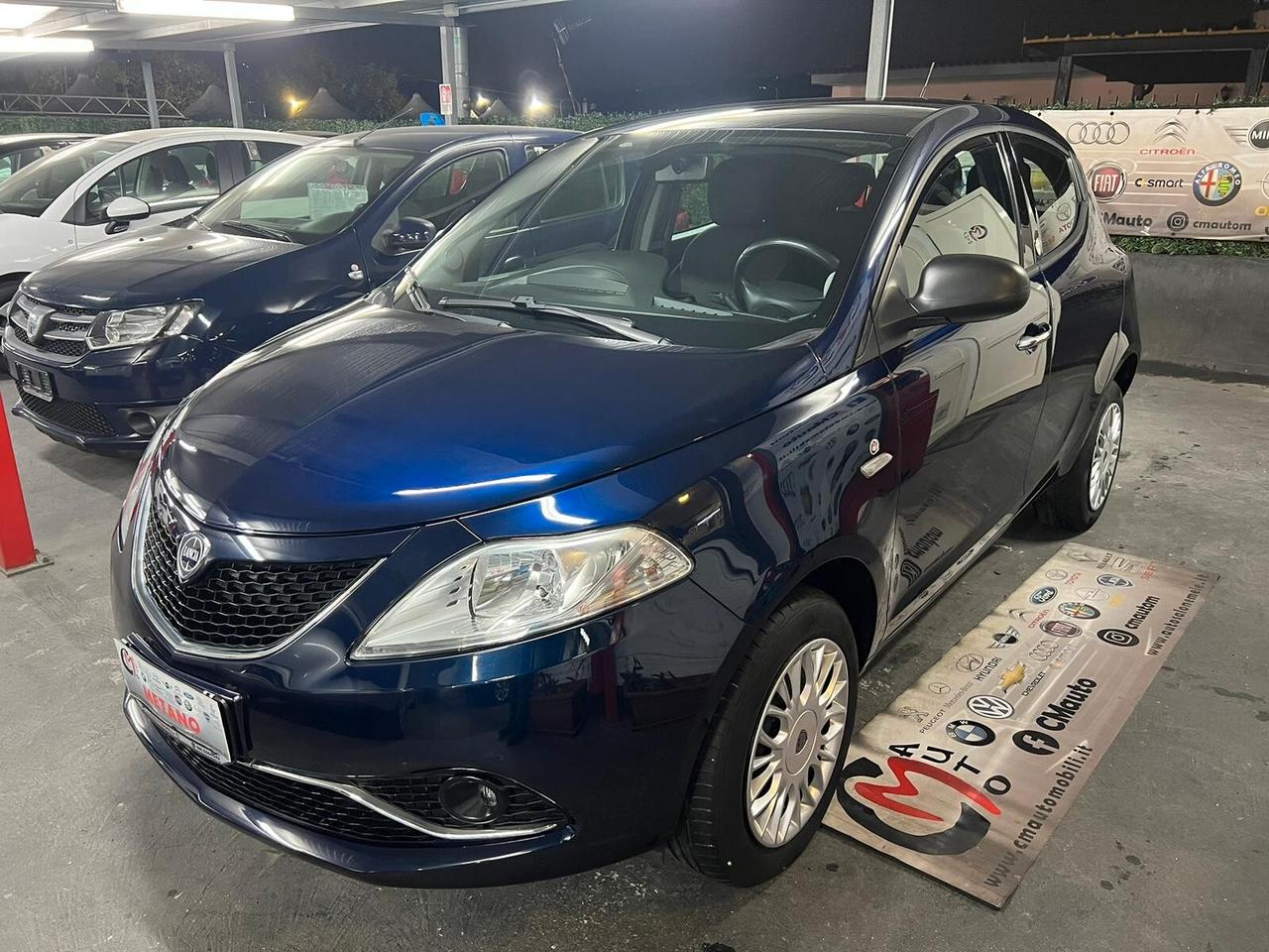 Lancia Ypsilon 0.9 TwinAir 85 CV 5 porte Metano Ecochic Platinum