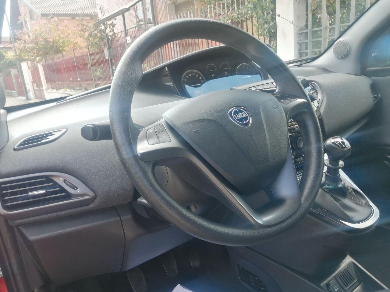 Lancia Ypsilon 1.0 FireFly 5 porte S&S Hybrid Ecochic