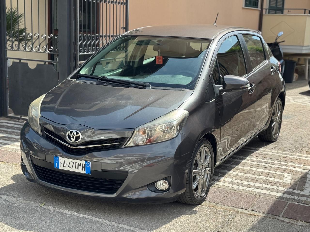 Toyota Yaris 1.4 D-4D 5 porte Lounge AUTOMATICA