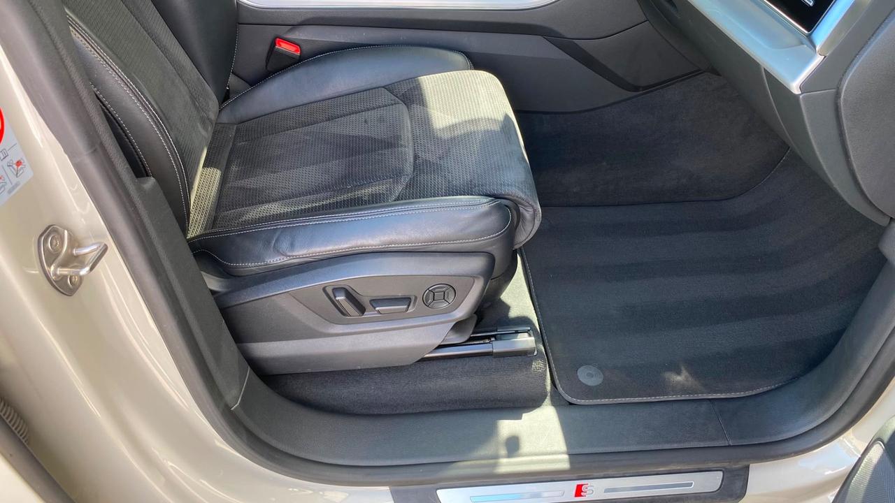 Audi Q8 55 TFSI e quattro tiptronic Sport S-Line