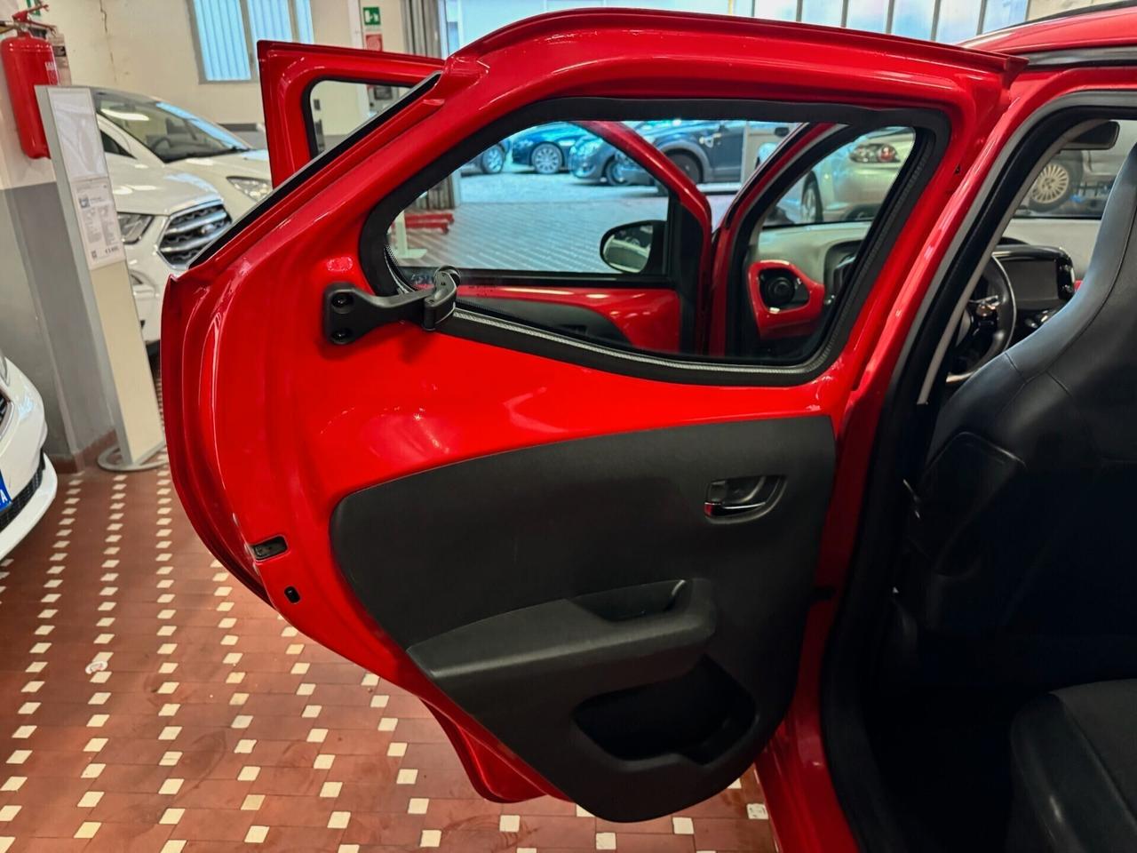 Toyota Aygo 1.0 VVT-i 69 CV 5 porte x-clusiv - CABRIO