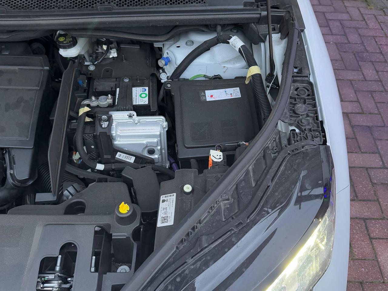 Peugeot 3008 Allure 1.2 136/145 MHEV #8709