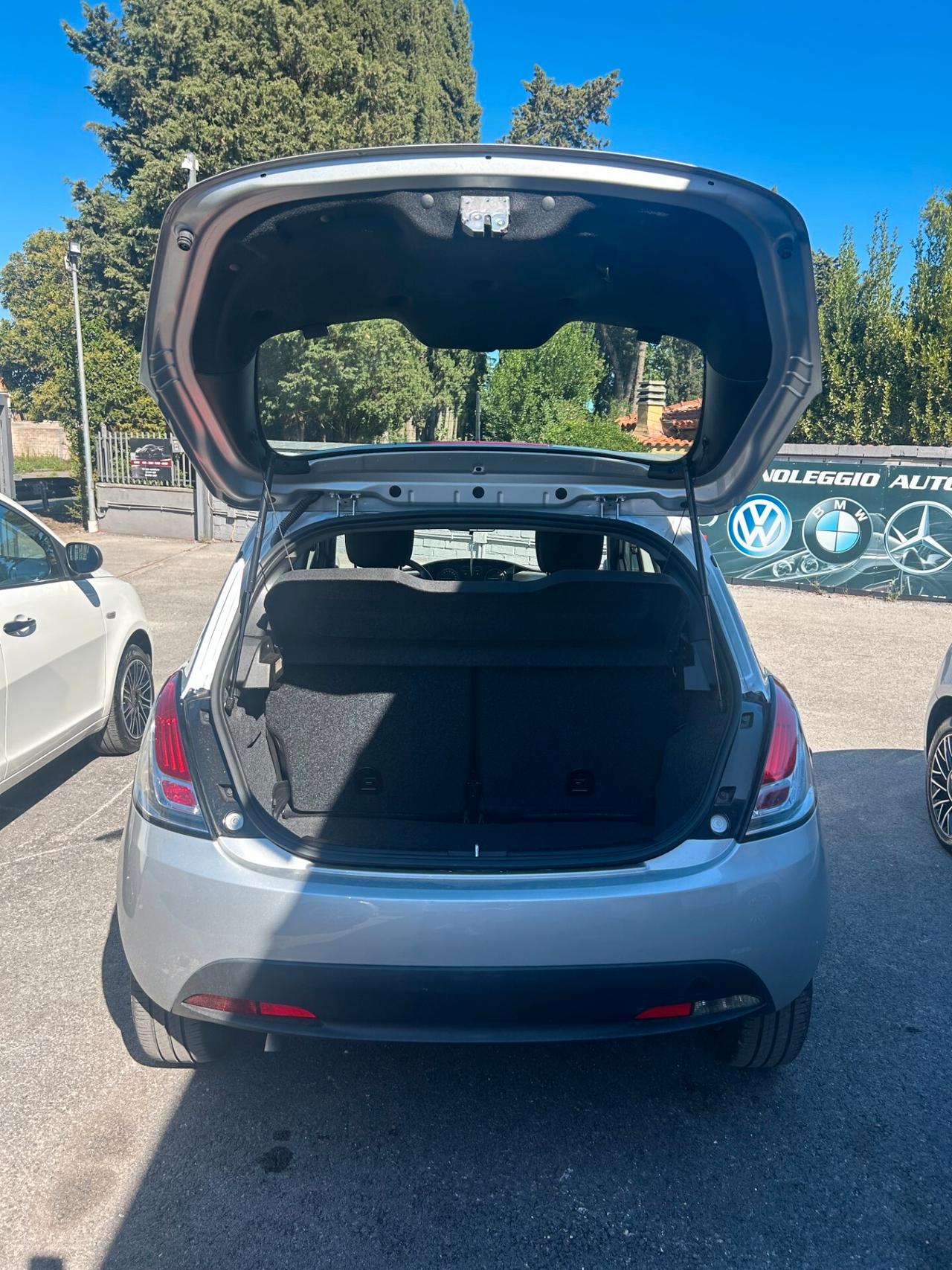 Lancia Ypsilon 1.0 FireFly 5 porte S&S Hybrid Ecochic Gold