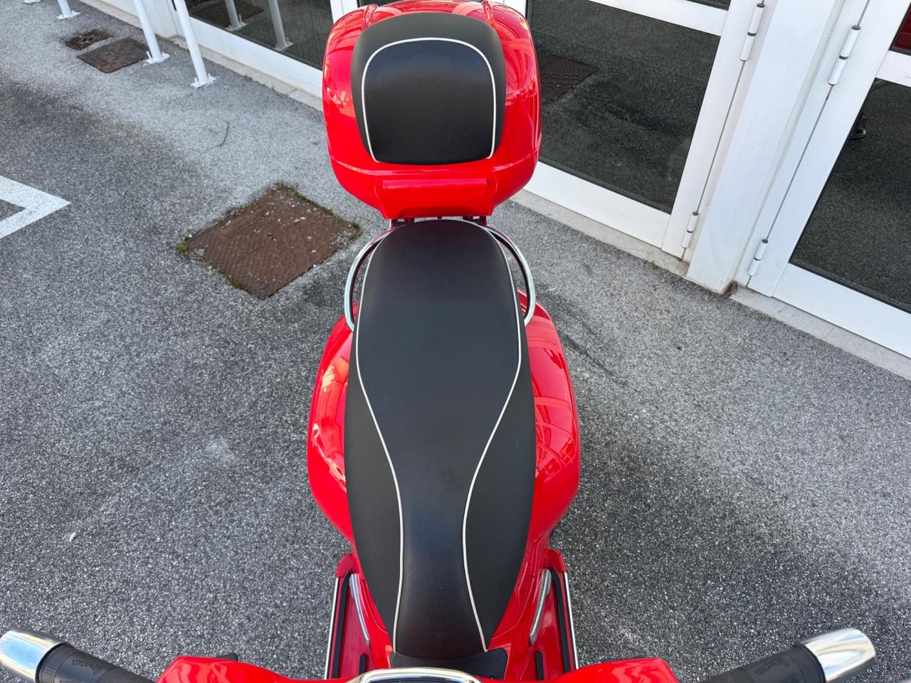 Piaggio Vespa 300 GTS hpe Vespa GTS 300 hpe