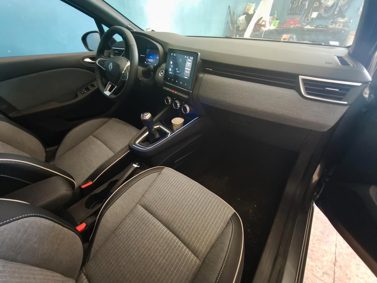 Renault Clio TCe 90 CV 5 porte Techno INCIDENTATA