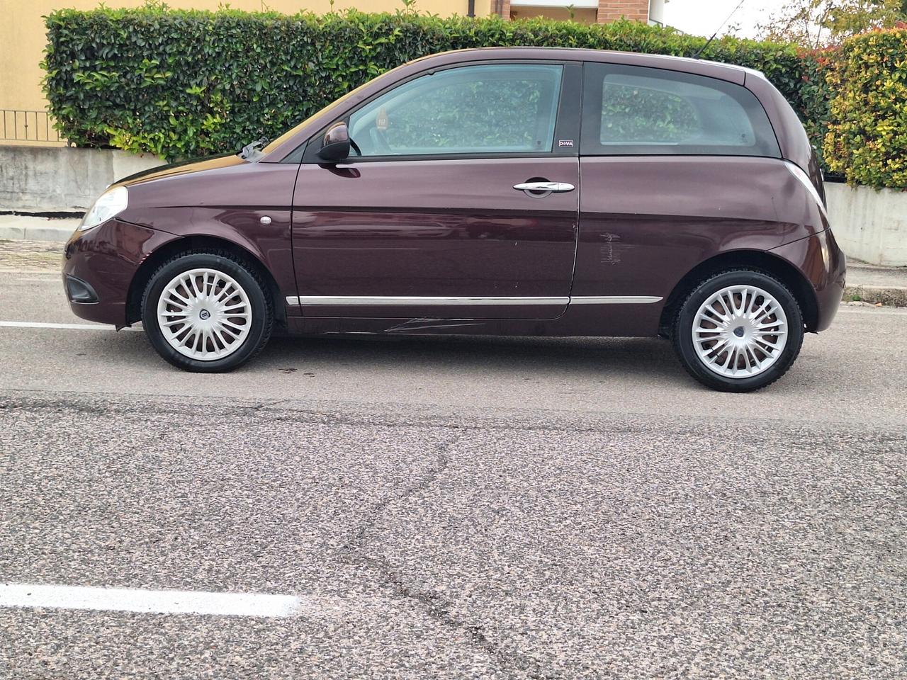Lancia Ypsilon 1.3 MJT 75 CV Elle NEOPATENTATI UNICOPROPIETARIO