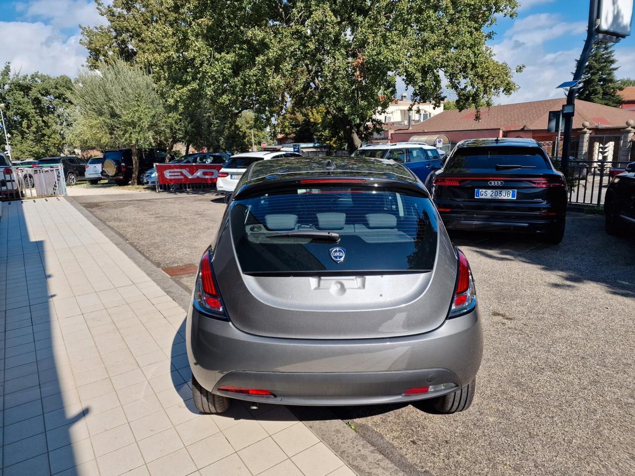 Lancia Ypsilon 1.0 FireFly 5 porte S&S Hybrid Oro