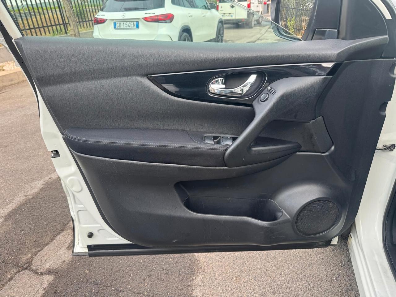 Nissan Qashqai 1.6 dCi automatica 131cv