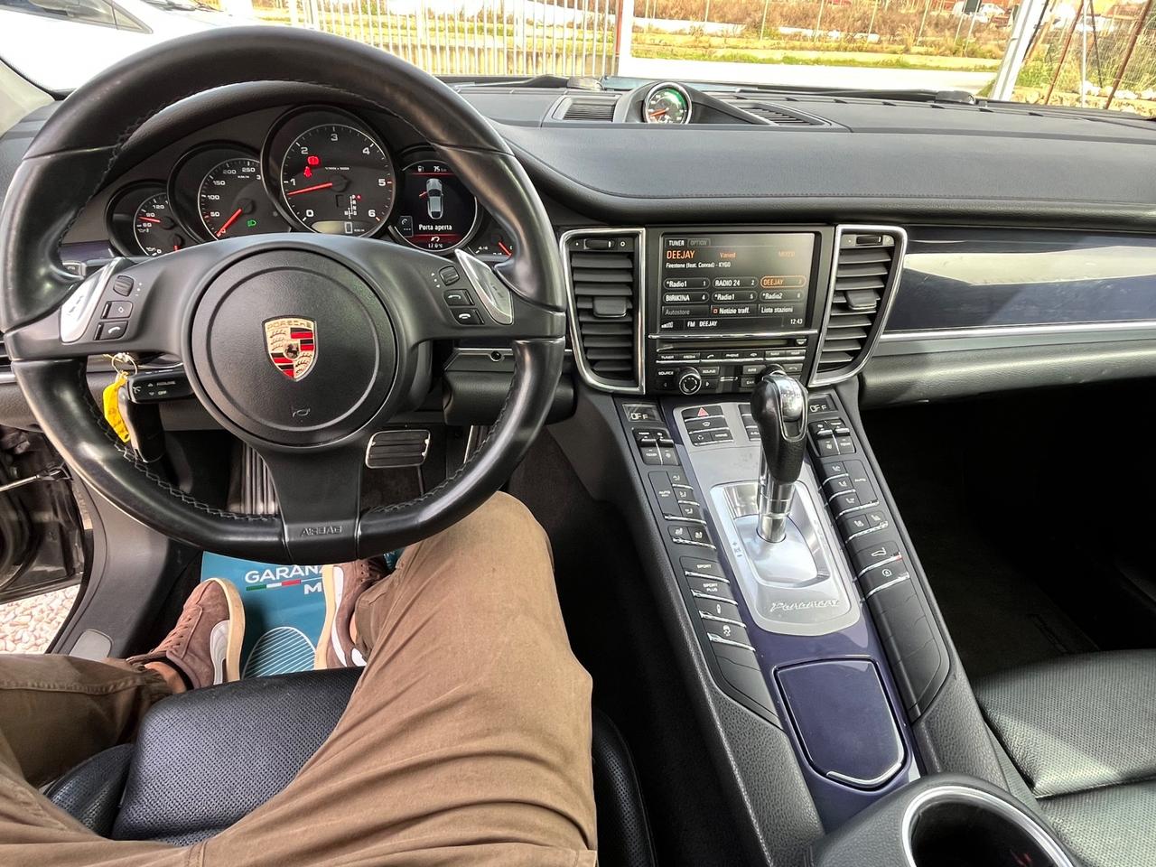 Porsche Panamera tetto apribile