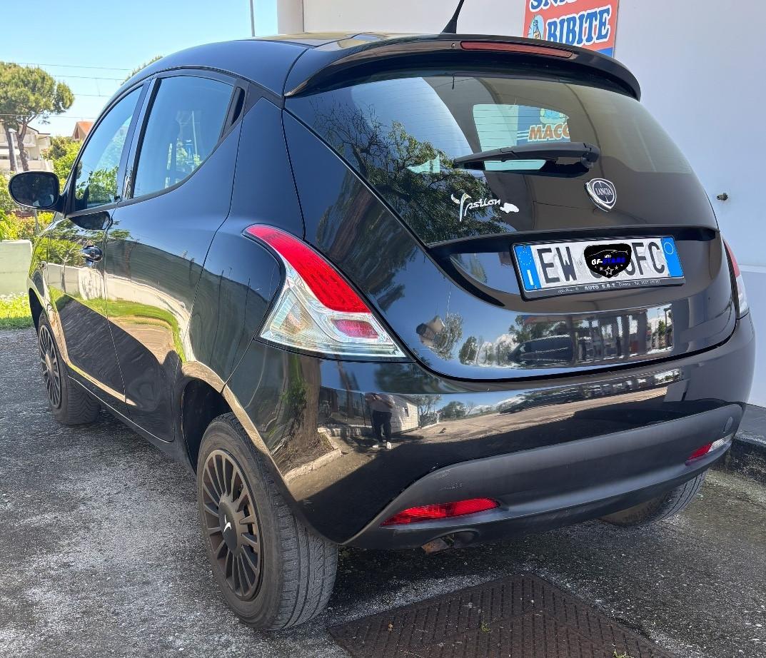 Lancia Ypsilon 0.9 TwinAir 85 CV 5 porte Metano Ecochic Gold