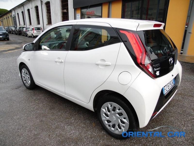 Toyota Aygo 1.0 VVT-i x-play MOLTO BELLA