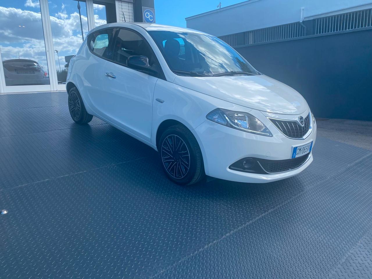 Lancia Ypsilon 1.0 FireFly 5 porte S&S Hybryd Gold