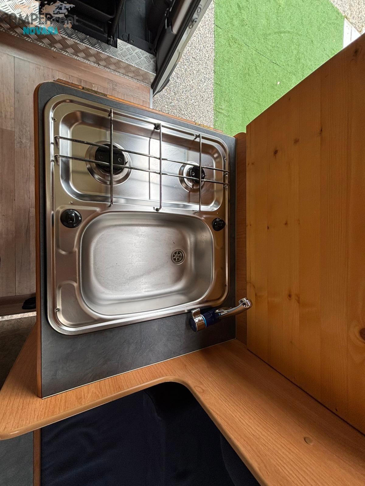 Peugeot 244 L - FURGONATO COMPATTO CON DINETTE A FERRO DI CAVALLO