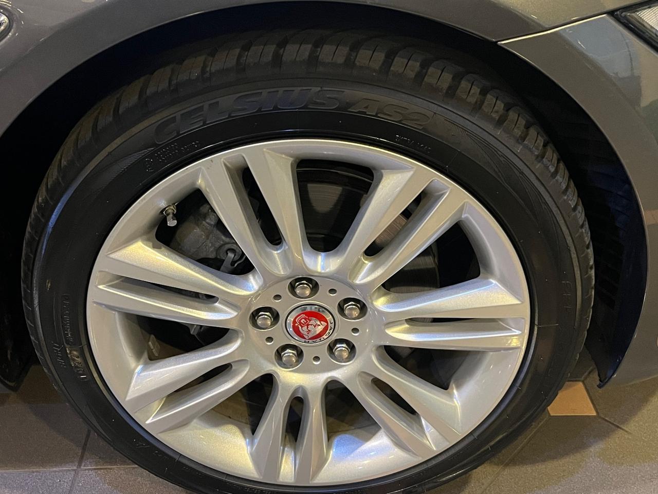 Jaguar XE 2.0d Pure 180cv auto