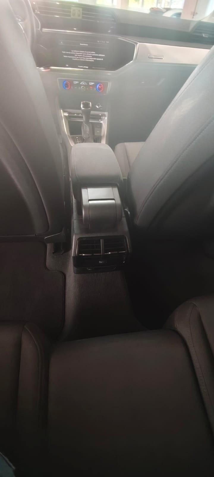 Audi Q3 35 TDI S tronic Identity Black