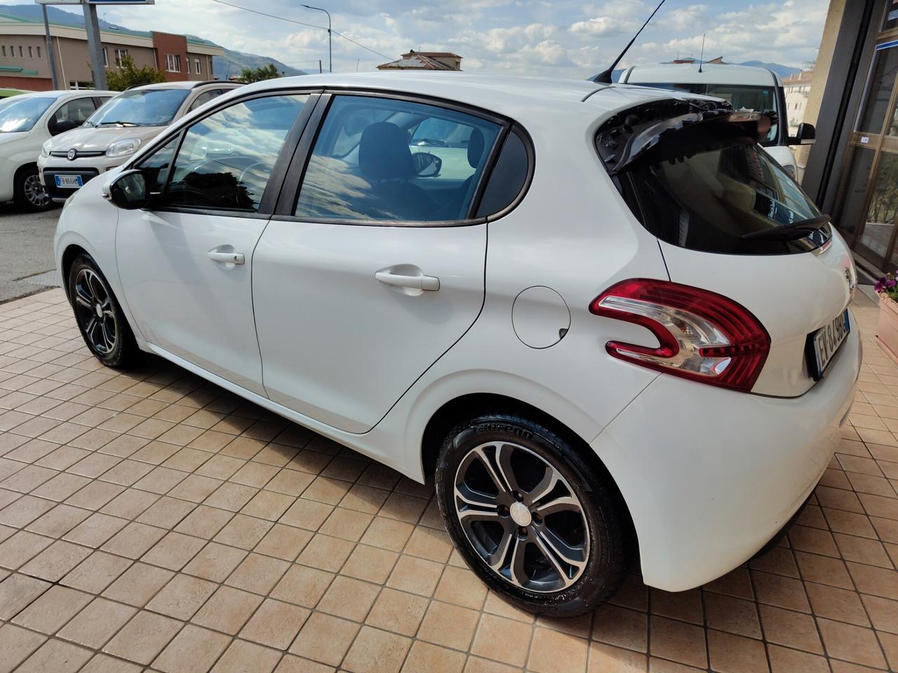 Peugeot 208 1.4 e-HDi 68 CV S&S robotizzato 5 porte Active