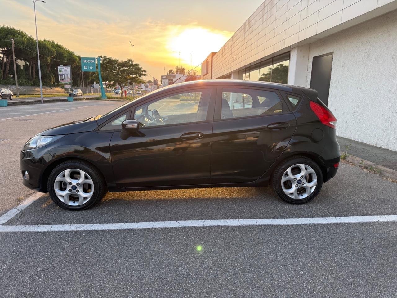 Ford Fiesta 1.4 16V 5p. Bz.- GPL Titanium Bs.