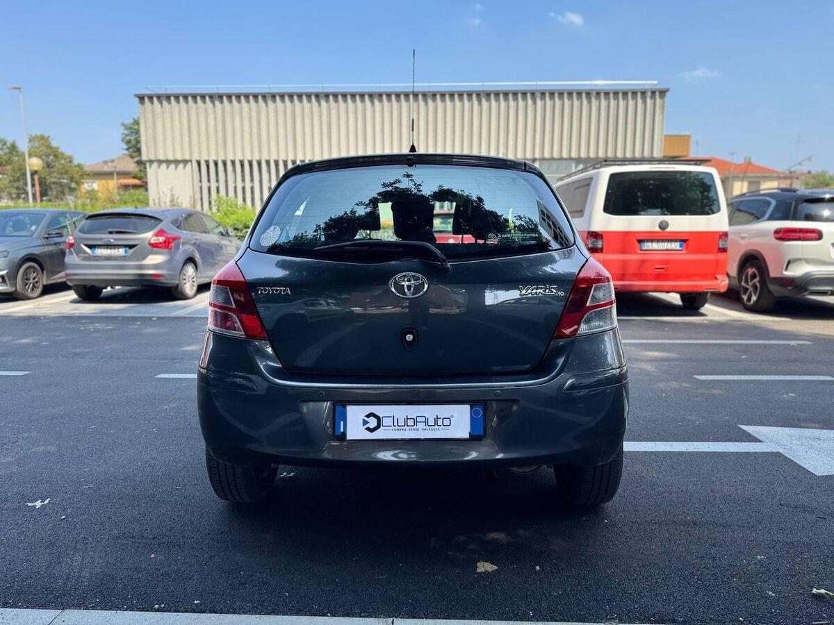 Toyota Yaris 1.3 dual Sol 5p m-mt