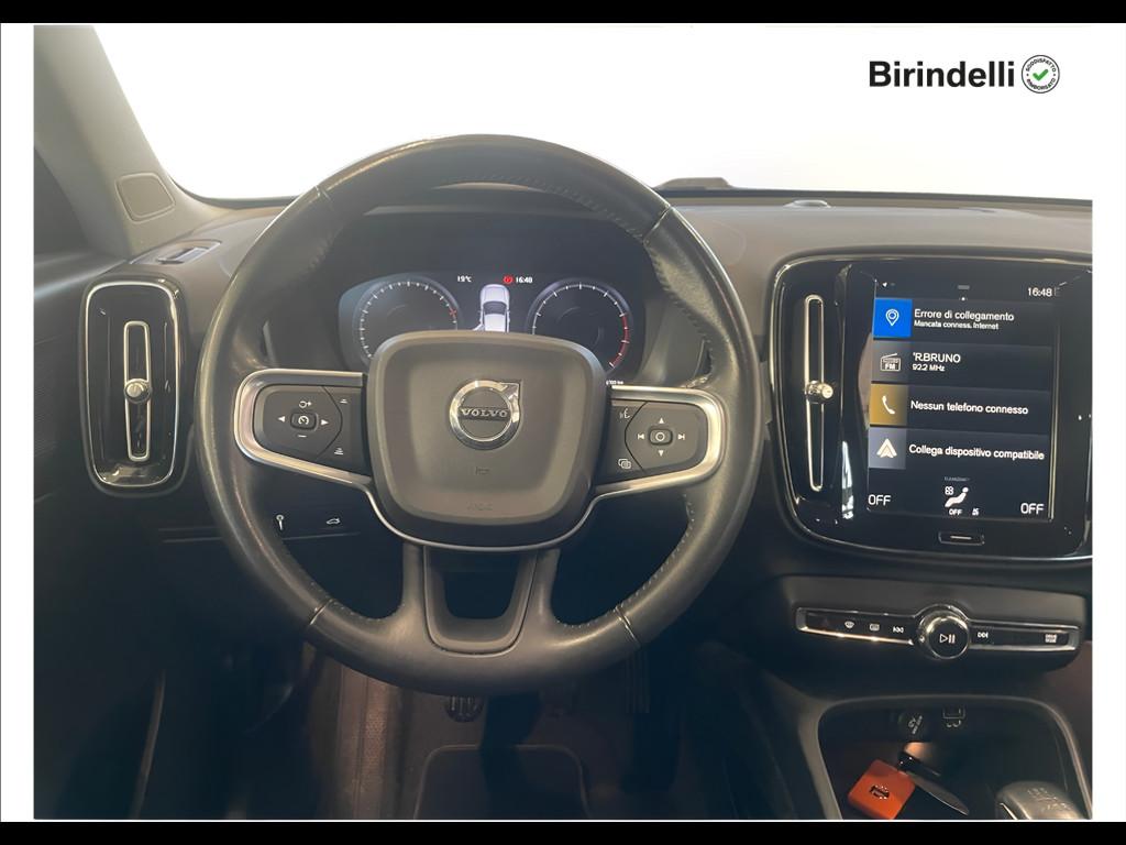 VOLVO XC40 (2017-->) - XC40 T2 Momentum