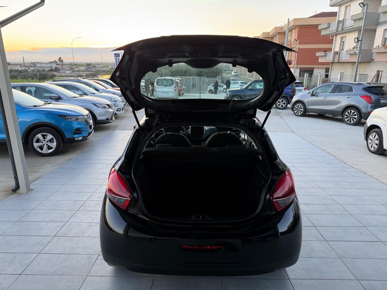 Peugeot 208 PureTech 82 5p. GPL Allure