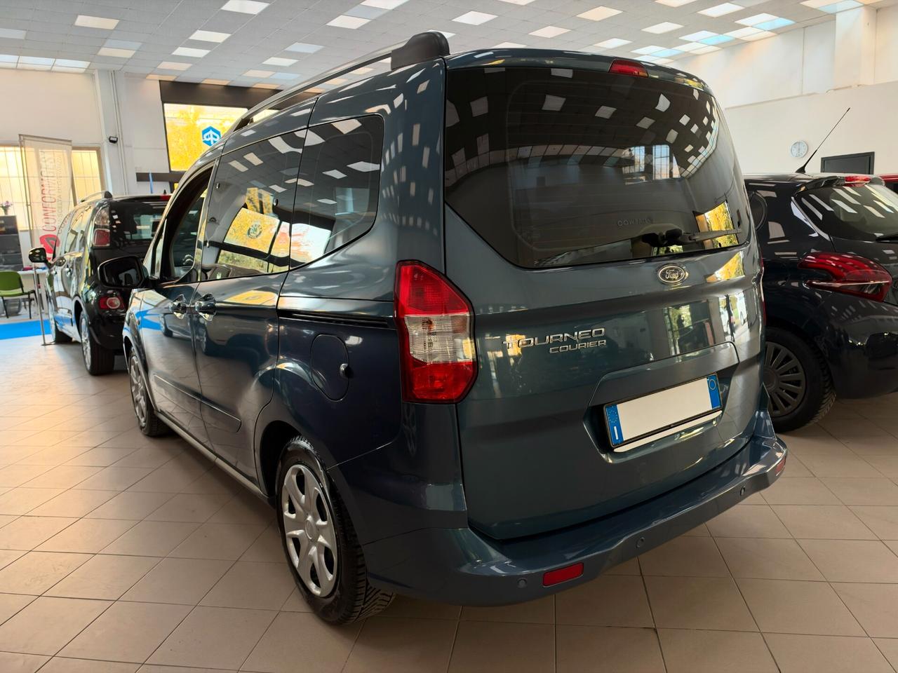 Ford Tourneo Courier 1.5 TDCI Turbo Diesel EURO 6 100 CV S&S Plus