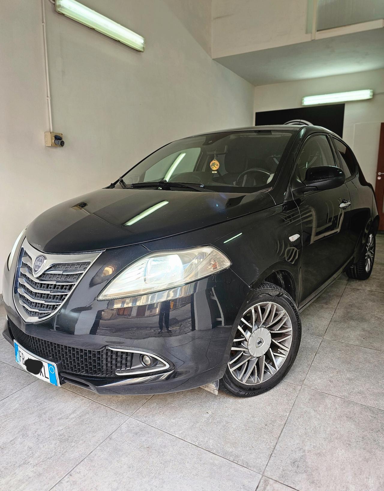 Lancia Ypsilon 1.2 69 CV 5 porte Platinum S&S