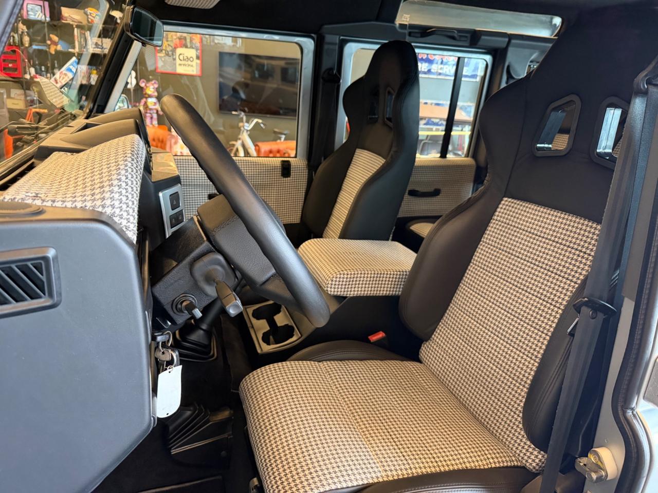 Land Rover Defender 110 2.4 TD4 Station Wagon SE