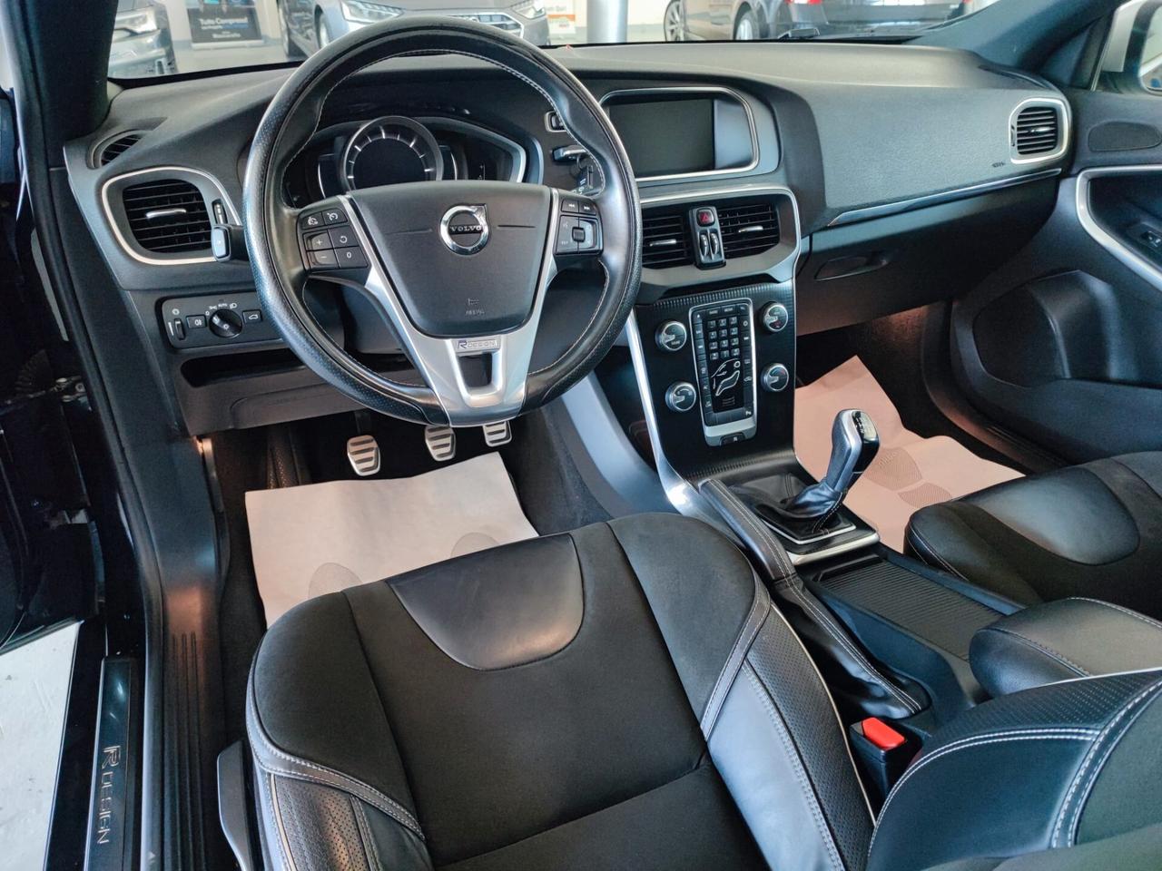 Volvo V40 D2 R-design