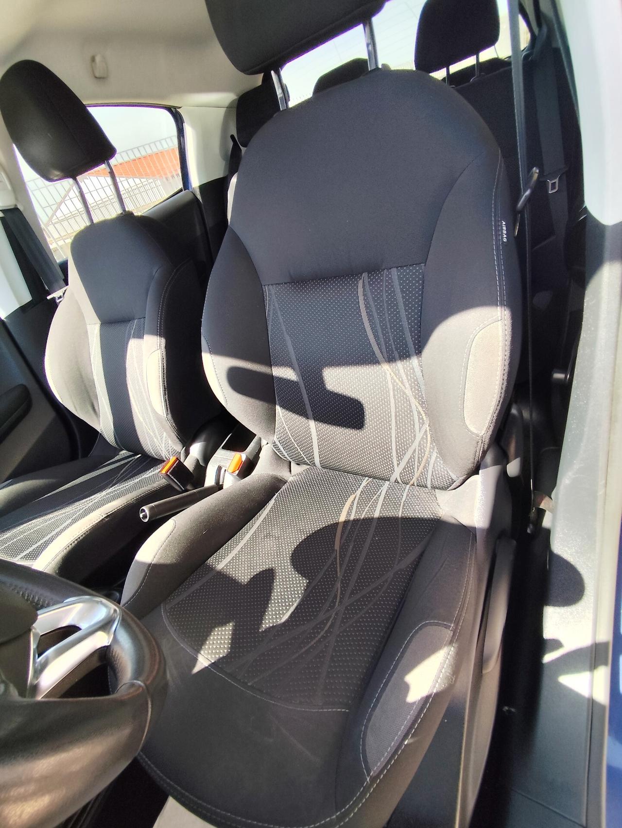 Peugeot 208 1.4 HDi 68 CV 5 porte Allure