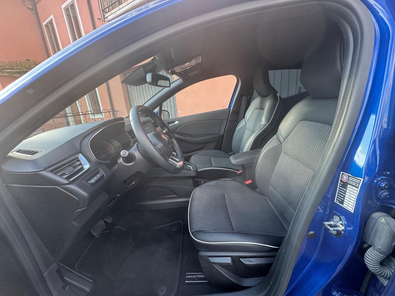Renault Clio Full Hybrid E-Tech 140 CV 5 porte Initiale Paris