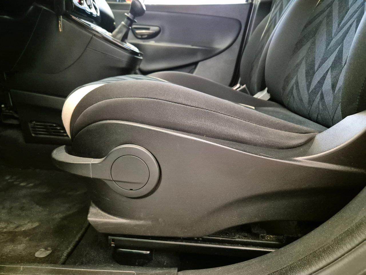 Lancia Ypsilon 5 porte 1.2 Silver 69cv - NEOPATENTATI - Sens. Post. - Bluetooth