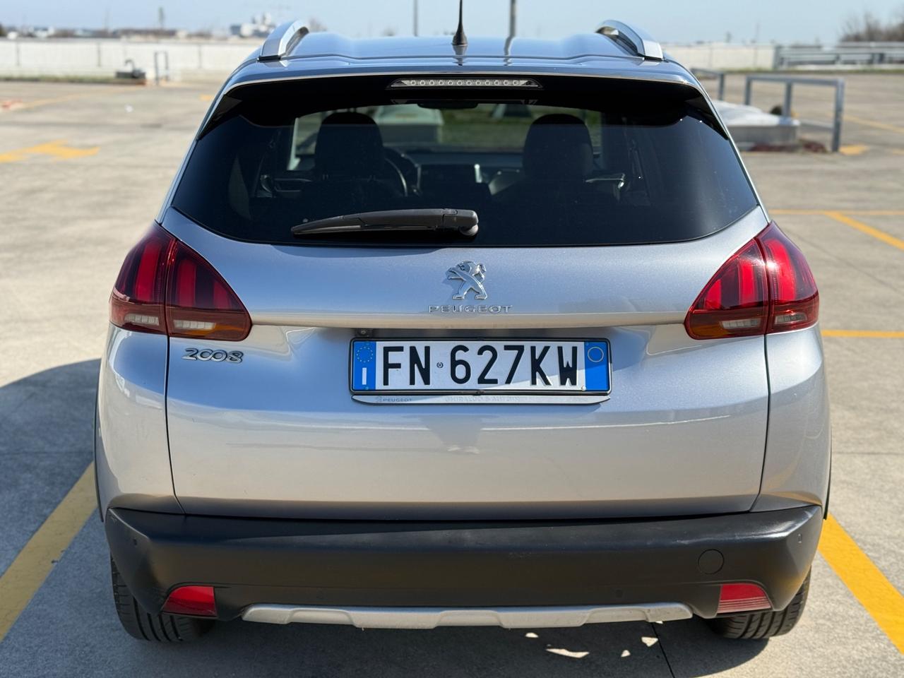 Peugeot 2008 1.2 Turbo Benzina 110 cv EURO 6B NEOPATENTATI
