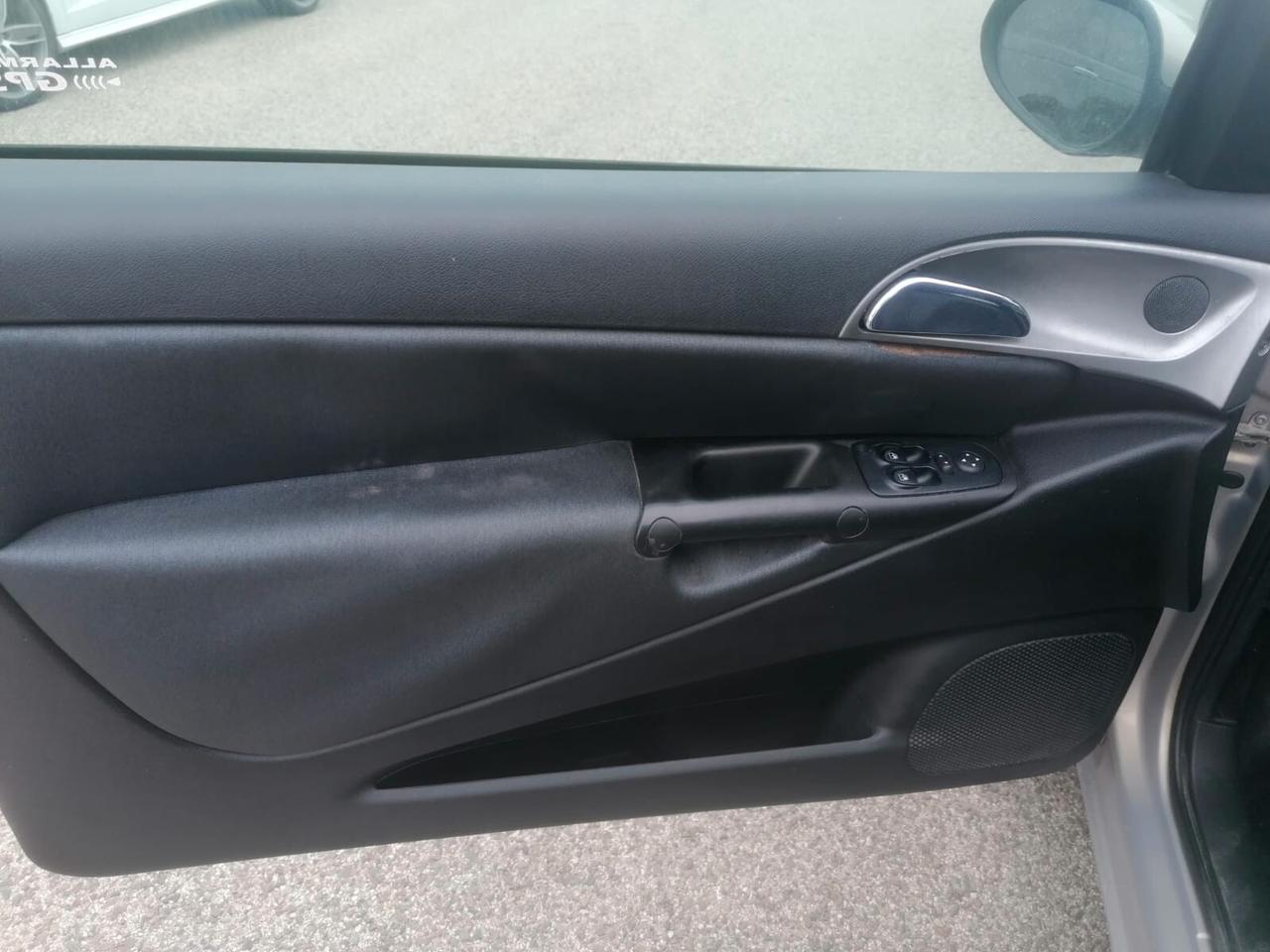 Lancia Ypsilon 1.3 MJT 75 CV Platino