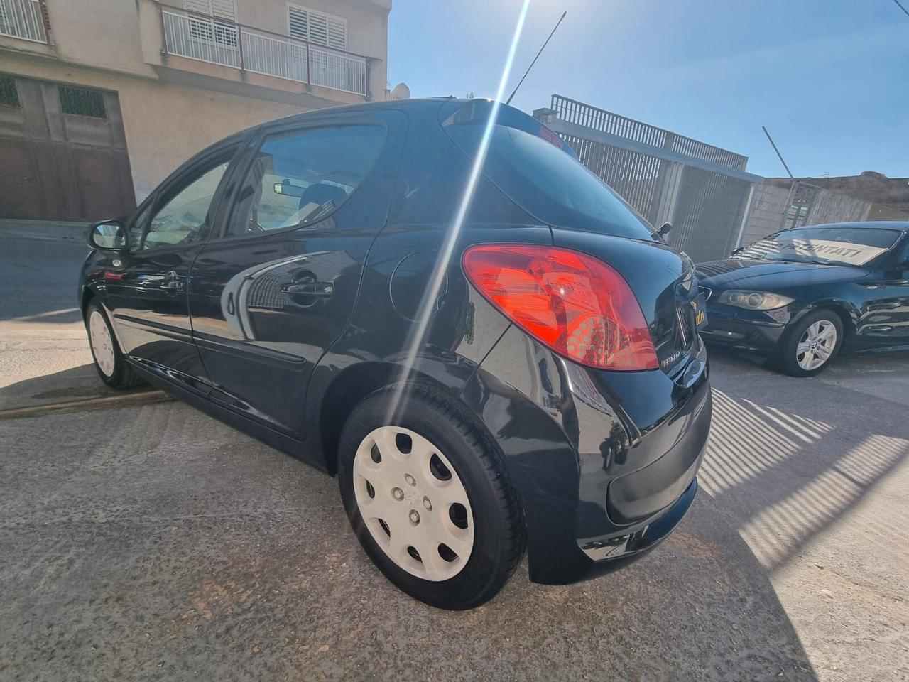 Peugeot 207 1.4 HDi 70CV 5p. XT