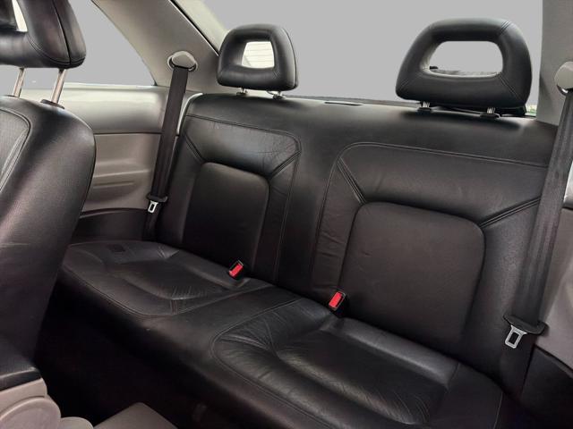 VOLKSWAGEN New Beetle 2.0
