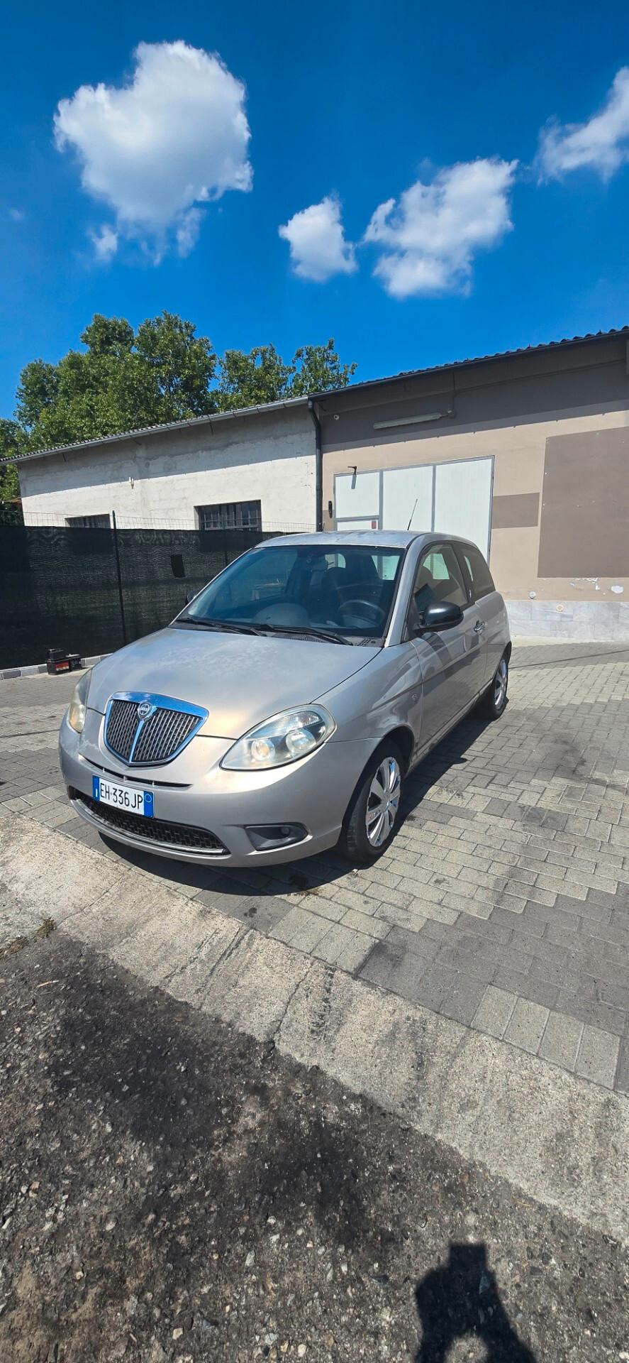 Lancia Ypsilon 1.3 MJT 75 CV Diva