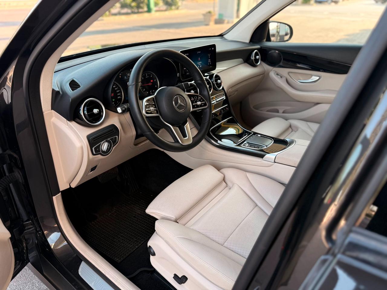 Mercedes-benz GLC 300 d 4Matic Sport TOTAL BLACK