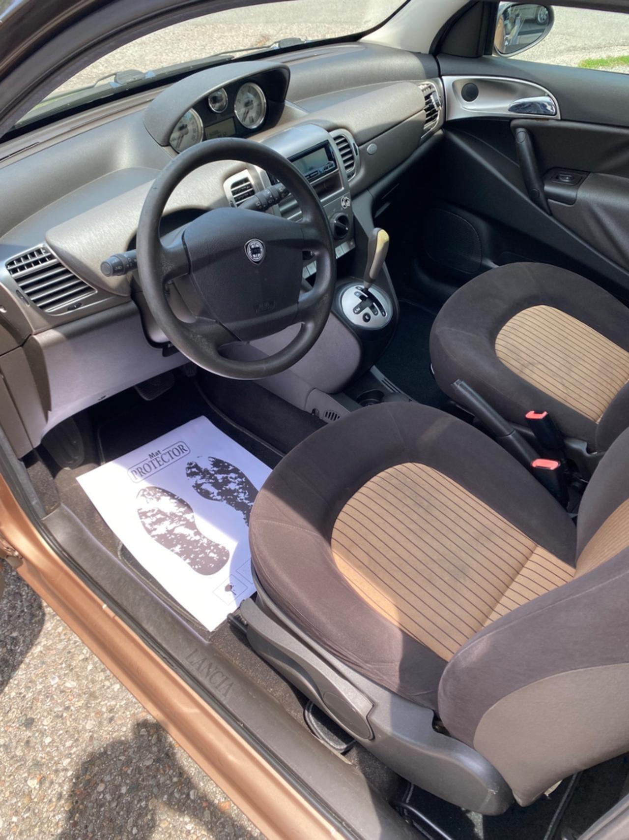 Lancia Ypsilon 1.4 16V Platino