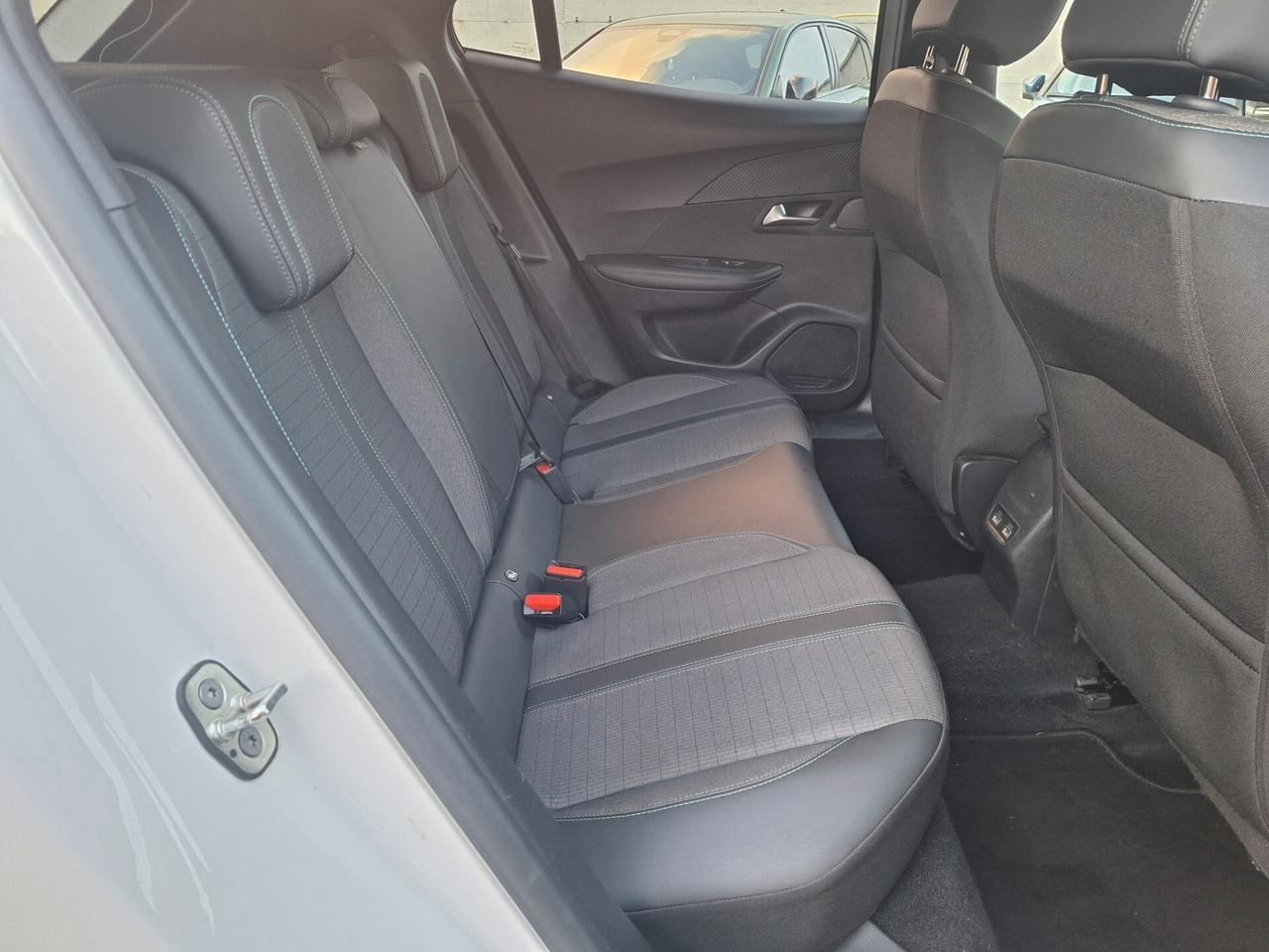 Peugeot 2008 1.5 HDi 130cv EAT8 Allure NAV+RETROCAM. 2023