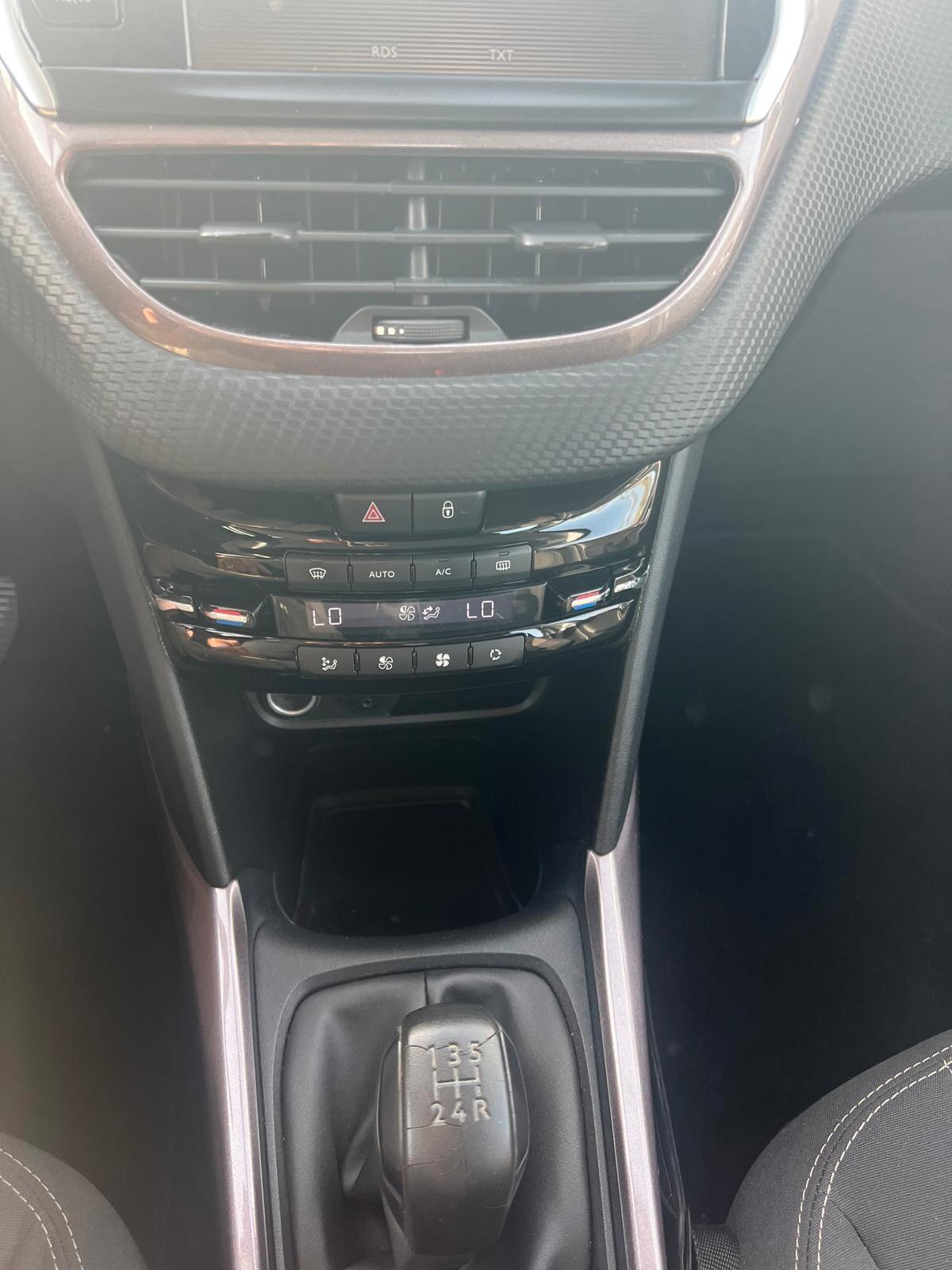 Peugeot 2008 BlueHDi 100 S&S Black Matt
