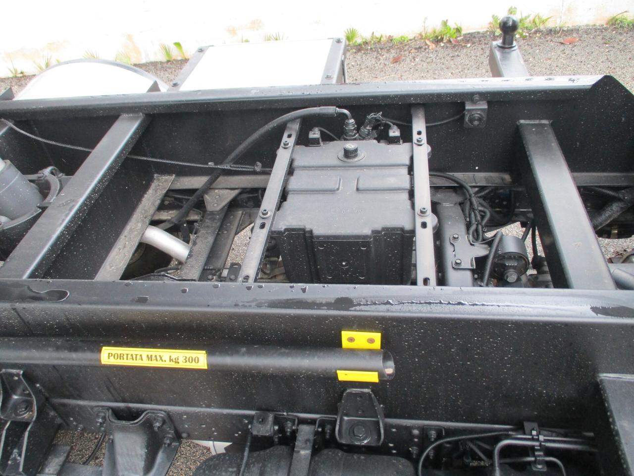 Nissan Cabstar NT 400 35-14 2.5 140CV E5 RIBALTABILE TRILATERALE