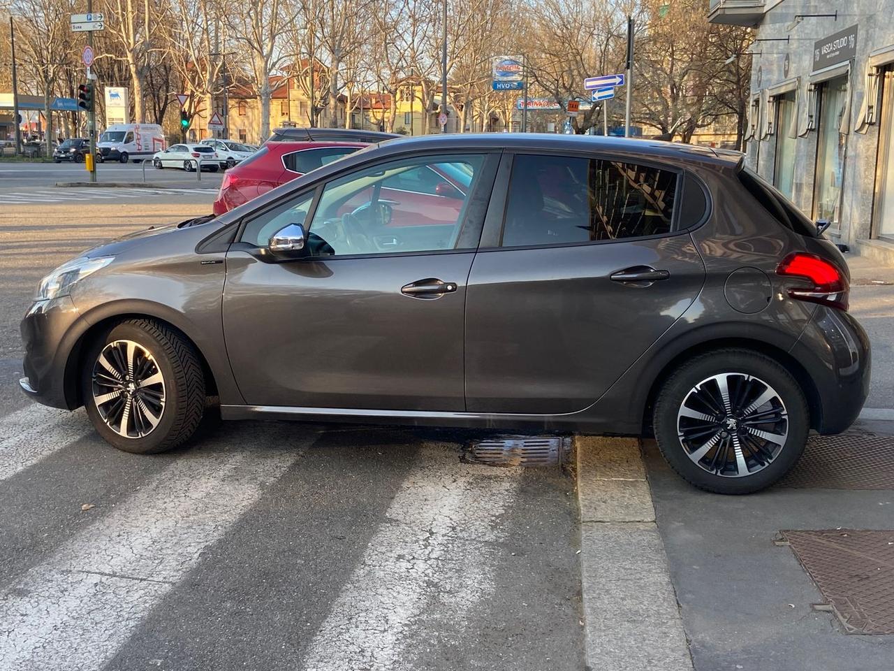 Peugeot 208 Signature 1.2 PureTech #9979