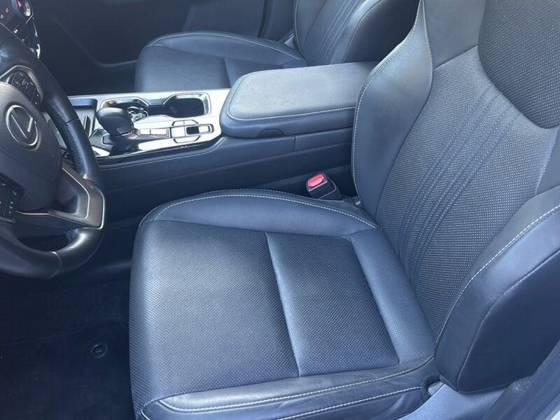 Lexus NX Hybrid Premium 4WD MY22